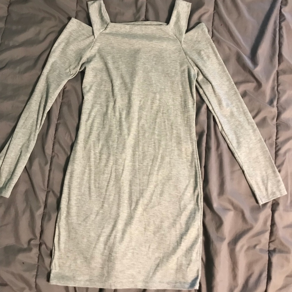 Peep shoulder gray dress 🟣